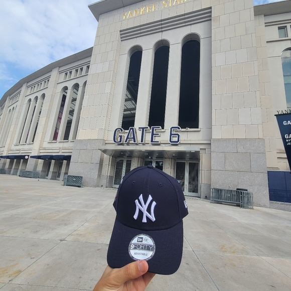 New York Yankees FRSH X Bad Bunny X MLB Navy 9FIFTY - Picture 1 of 3